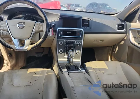 2015 Volvo S60 Premier z USA, uszkodzony, nr VIN YV140MFK6F2364447